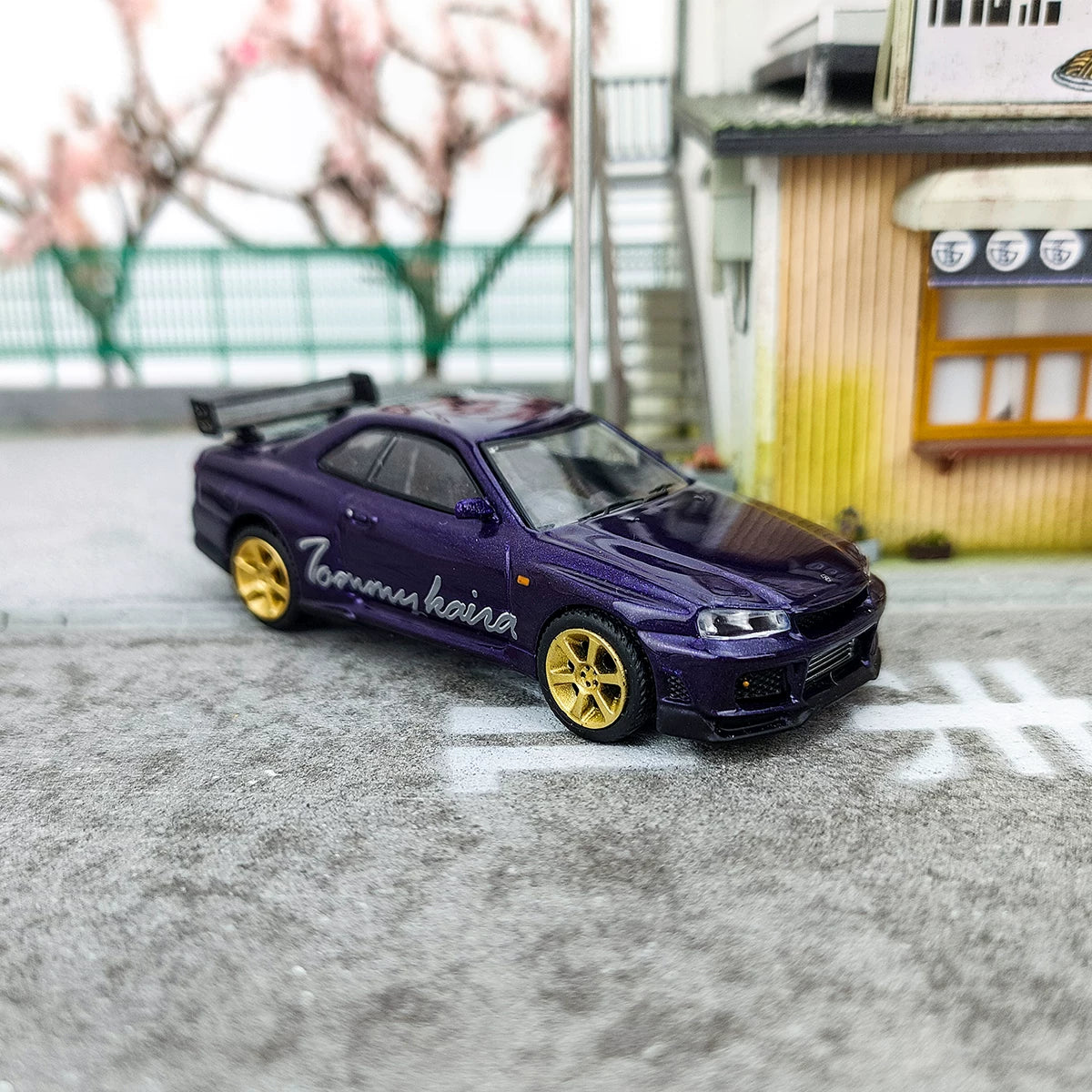 MINI GT 1:64 Nissan Skyline GT-R (R34) Tommykaira – Midnight Purple Edition