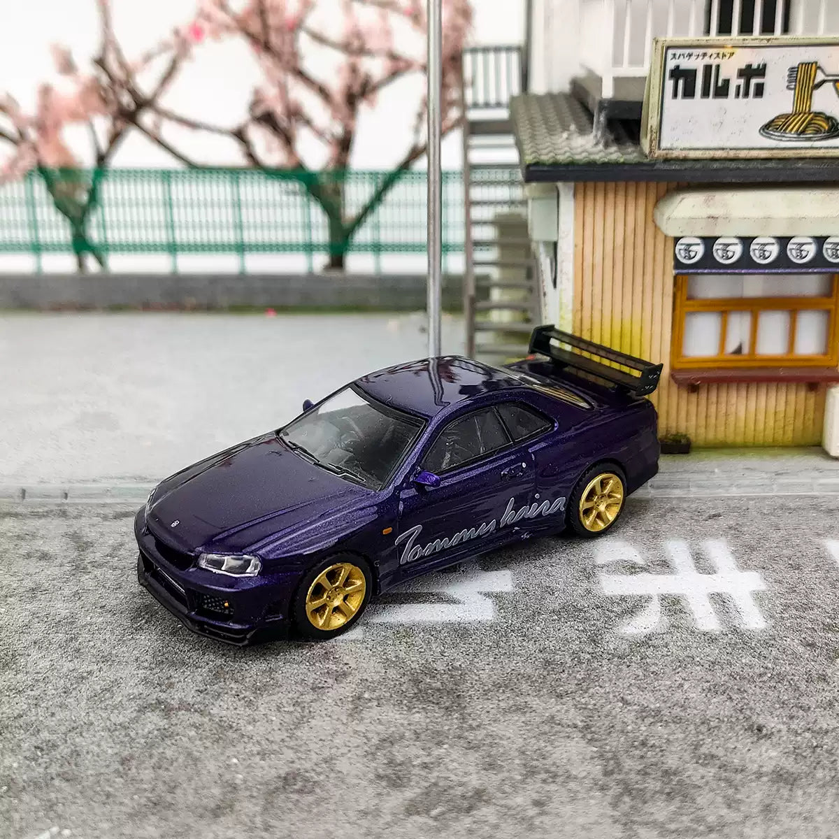 MINI GT 1:64 Nissan Skyline GT-R (R34) Tommykaira – Midnight Purple Edition