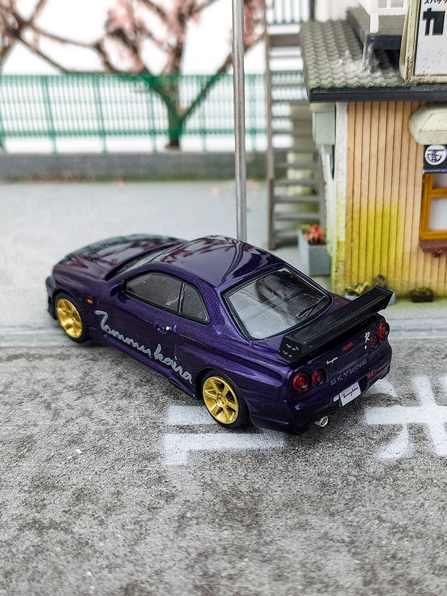 MINI GT 1:64 Nissan Skyline GT-R (R34) Tommykaira – Midnight Purple Edition