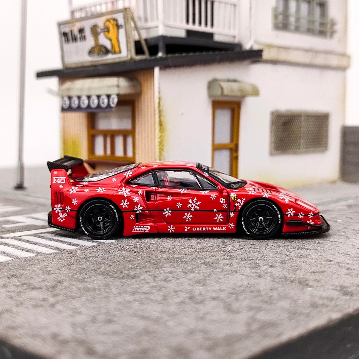 INNO64 1:64 Ferrari F40 LBWK Liberty Walk 2023 Christmas Edition