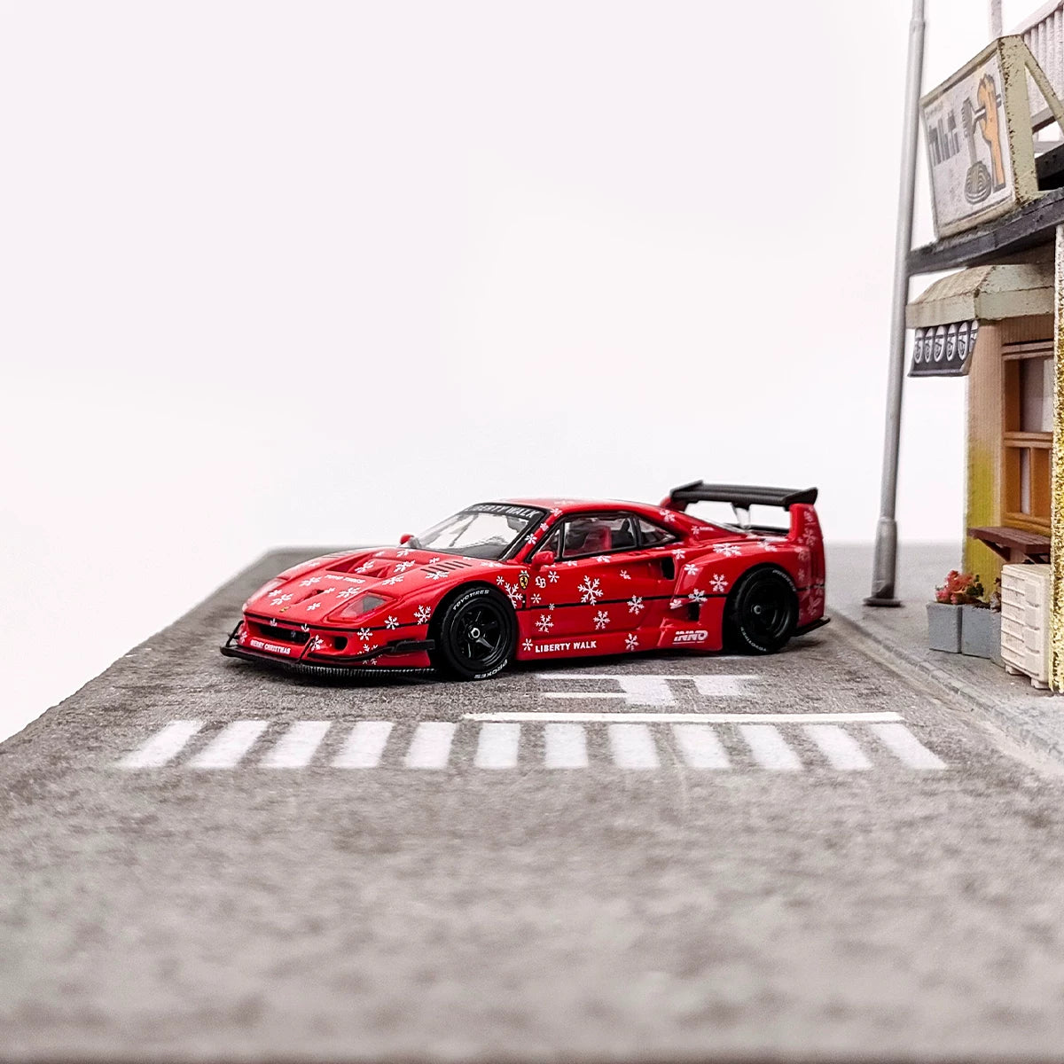 INNO64 1:64 Ferrari F40 LBWK Liberty Walk 2023 Christmas Edition