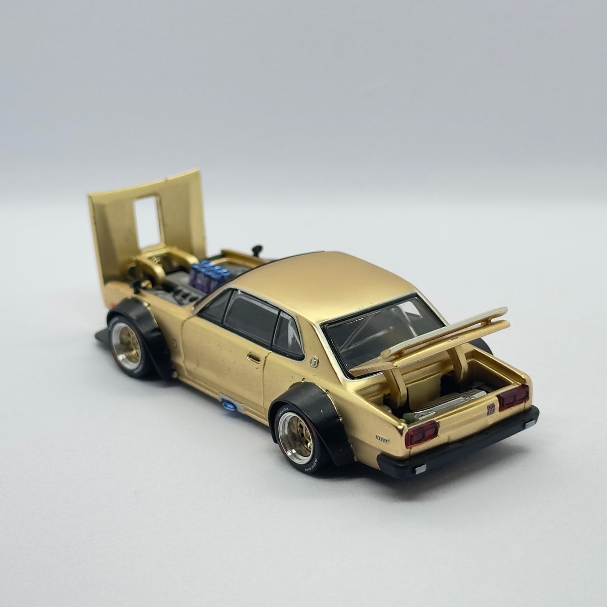 POP RACE PP64-248 Skyline GT-R V8 Drift Hakosuka gold 1:64 diecast rear three-quarter view with open trunk