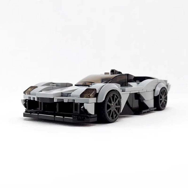 Dewa Aerodinamik "Valkyrie" - Hypercar V12 1:14 oleh MOC Works Studio
