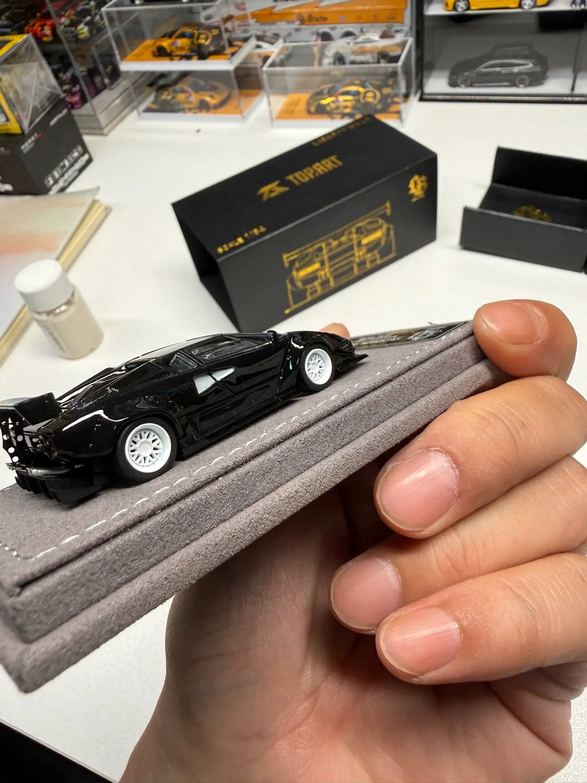 TOPART x Liberty Walk LB Works Lamborghini Countach black 1:64 diecast side view