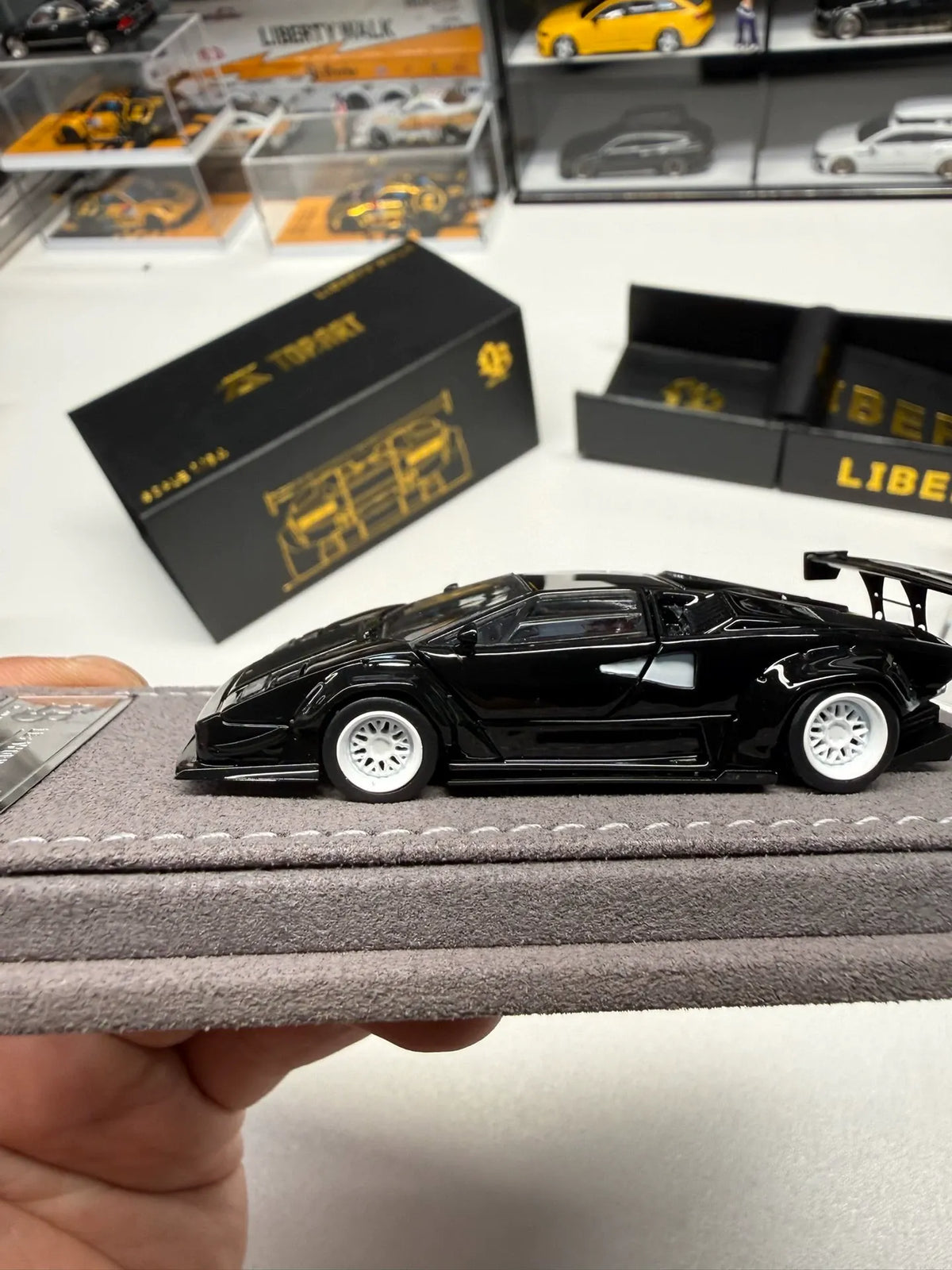 TOPART x Liberty Walk LB Works Lamborghini Countach black 1:64 diecast profile view